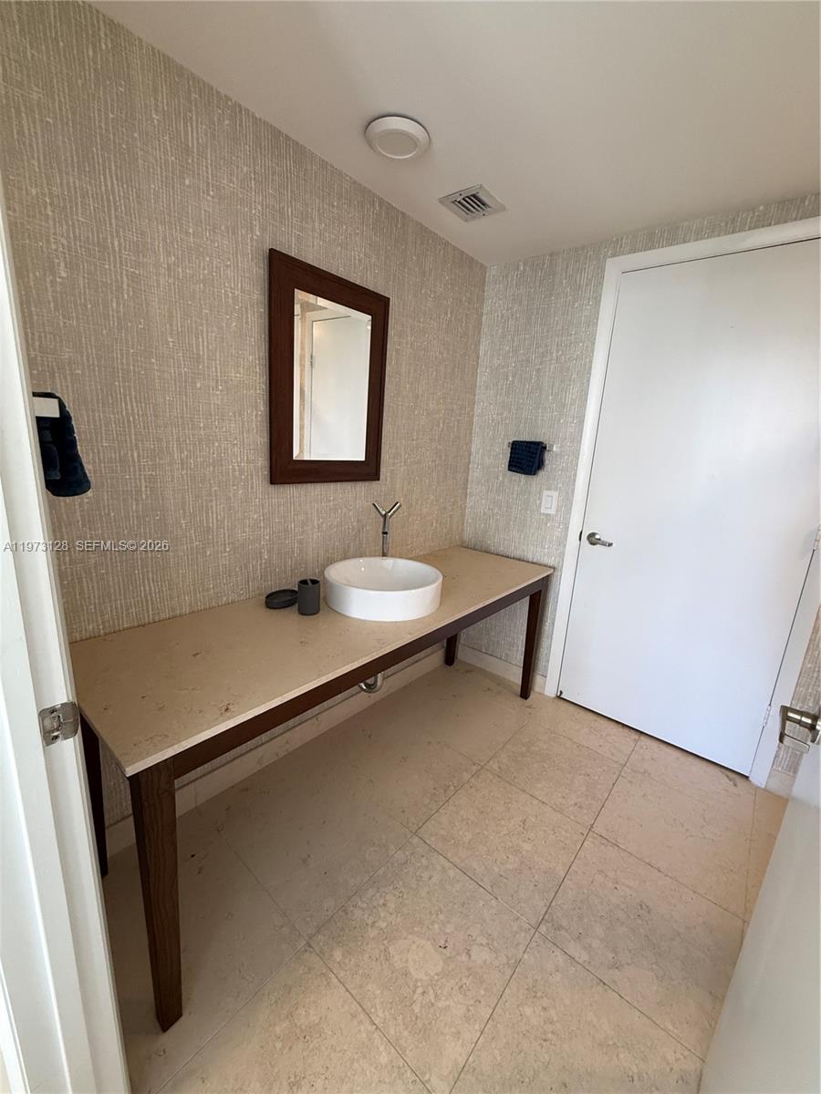 465 Brickell Ave #619, Miami FL 33131