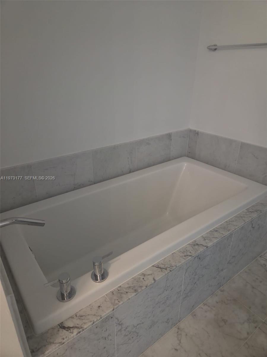 244 Biscayne Blvd #1510, Miami FL 33132