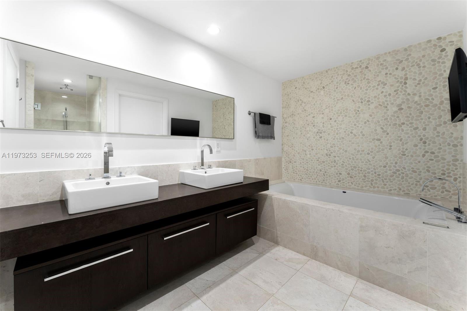 17121 Collins Ave #2405, Sunny Isles Beach FL 33160