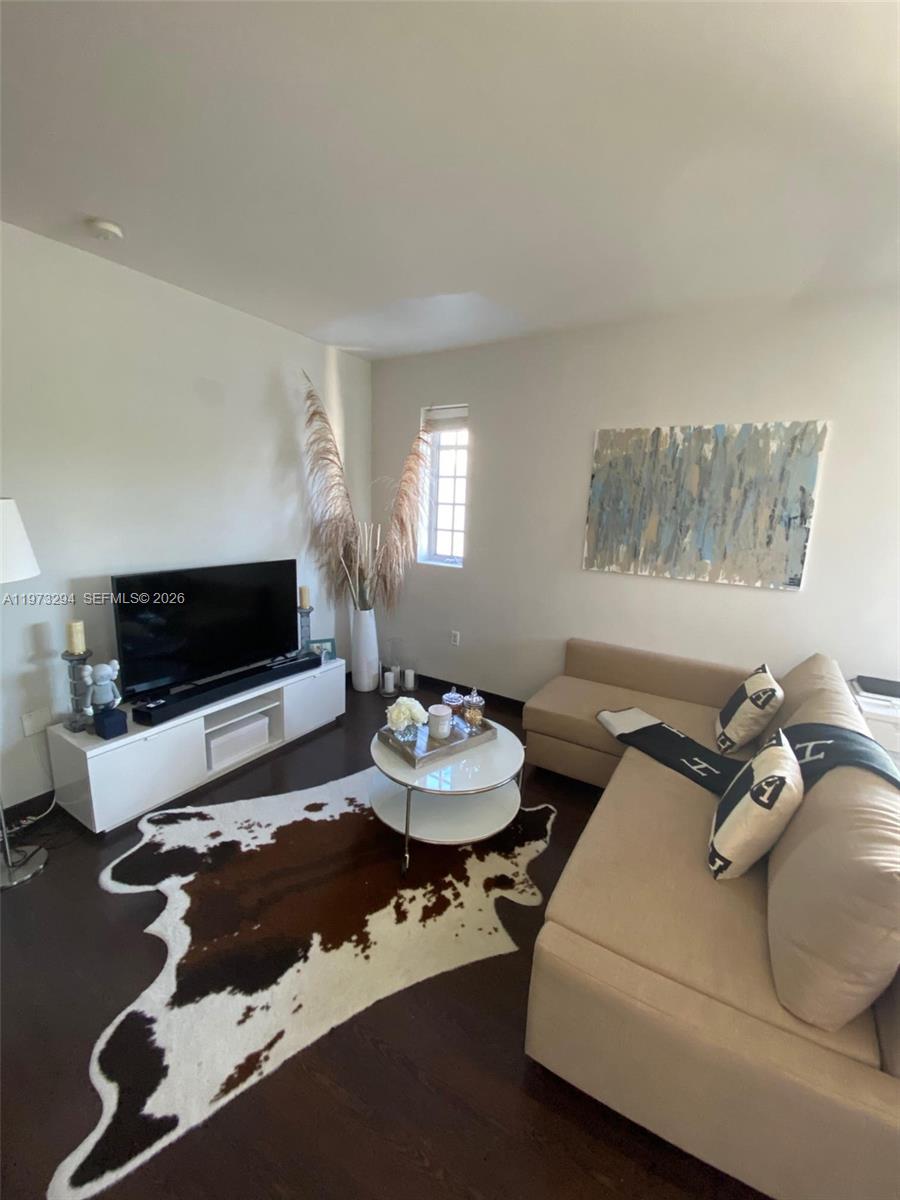 435 21st St #307, Miami Beach FL 33139