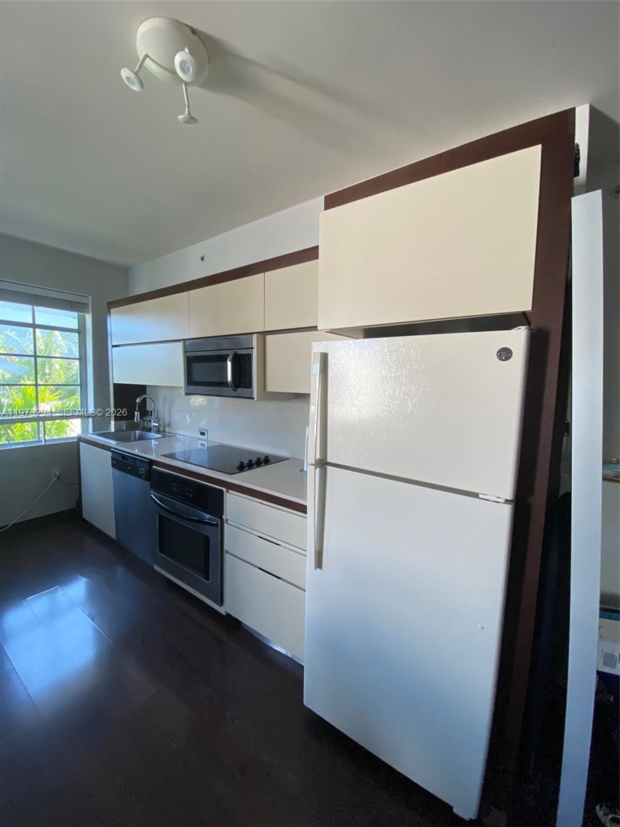 435 21st St #307, Miami Beach FL 33139