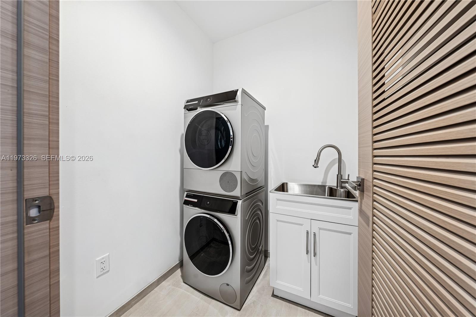 10281 W Bay Harbor Dr #PH1, Bay Harbor Islands FL 33154