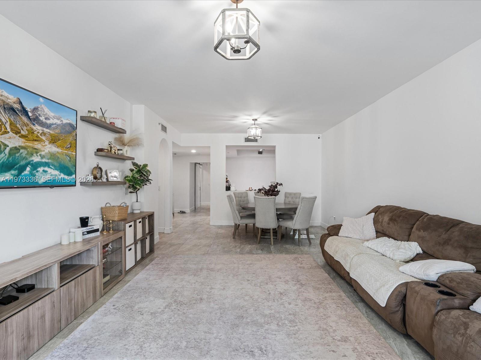 3340 NE 190th St #204, Aventura FL 33180