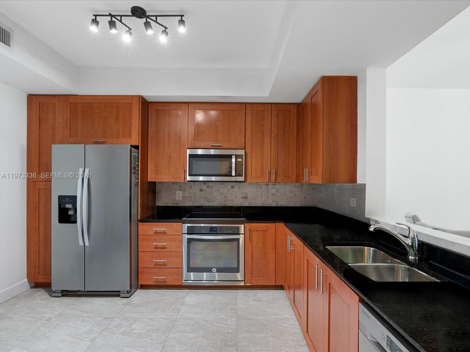 3340 NE 190th St #204, Aventura FL 33180