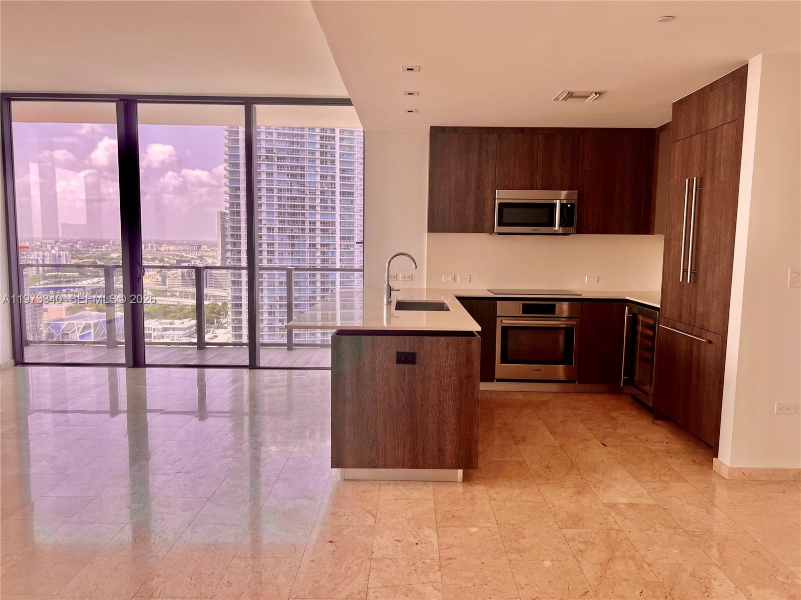 88 SW 7th St #2012, Miami FL 33130