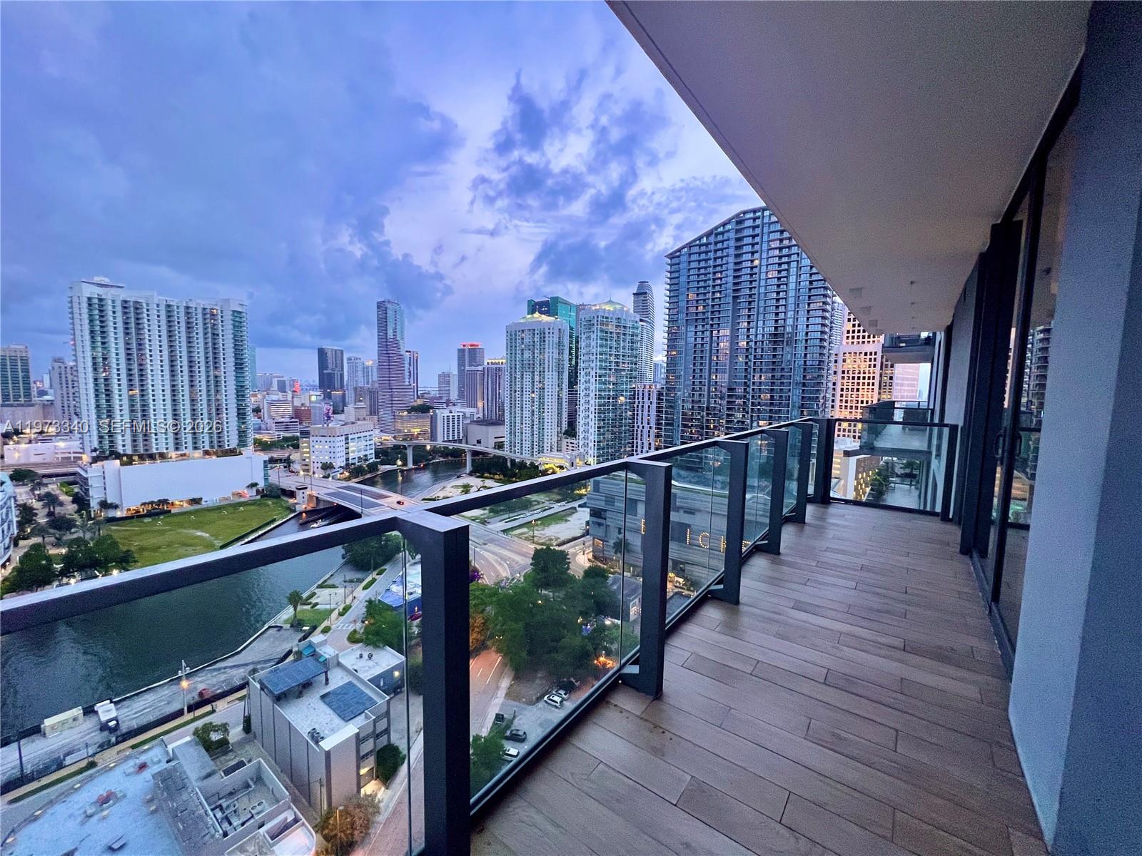 88 SW 7th St #2012, Miami FL 33130