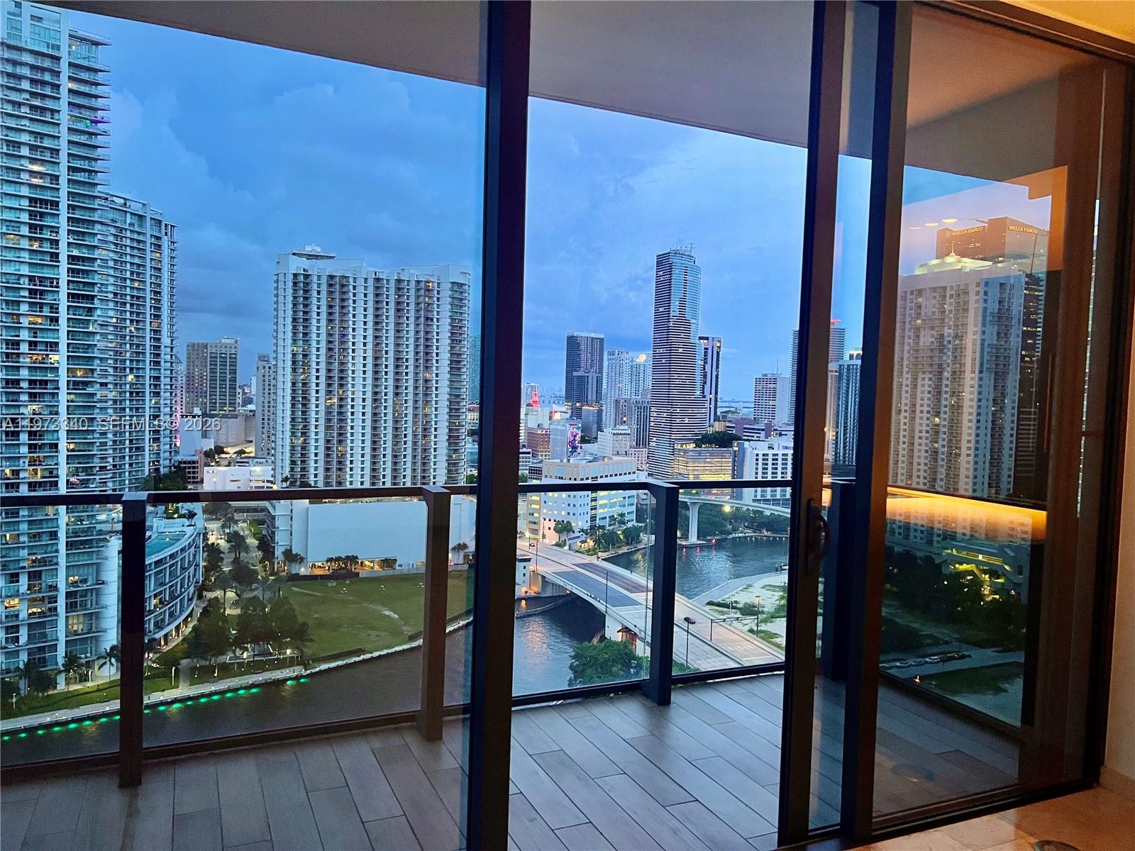 88 SW 7th St #2012, Miami FL 33130