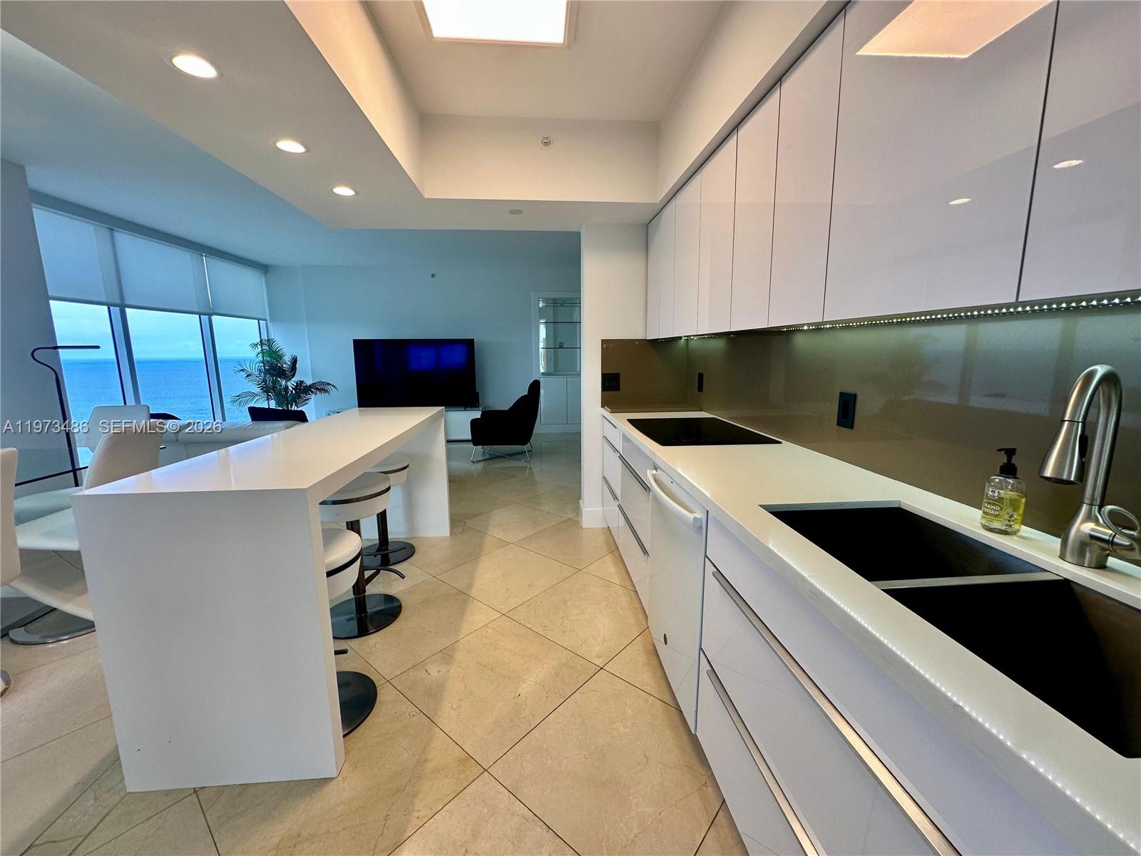4775 Collins Ave #2407, Miami Beach FL 33140