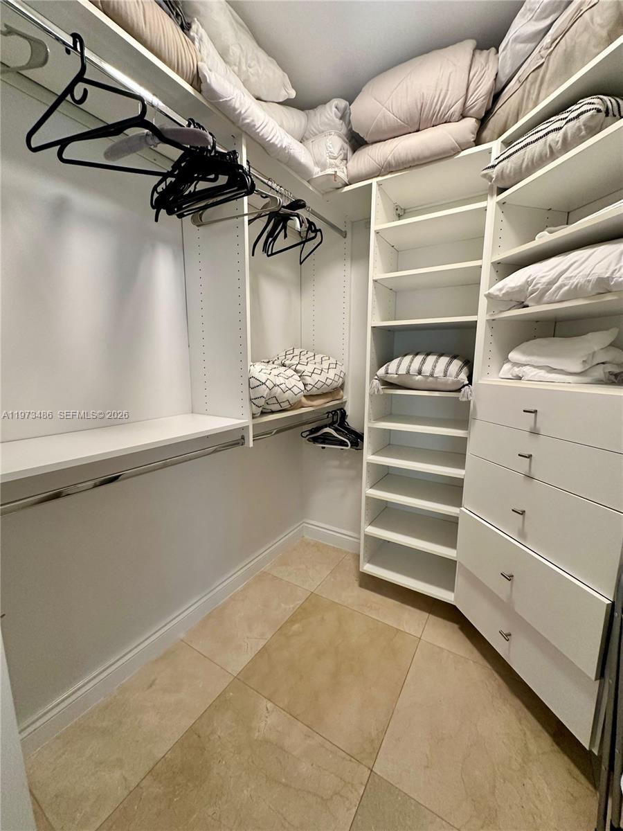 4775 Collins Ave #2407, Miami Beach FL 33140