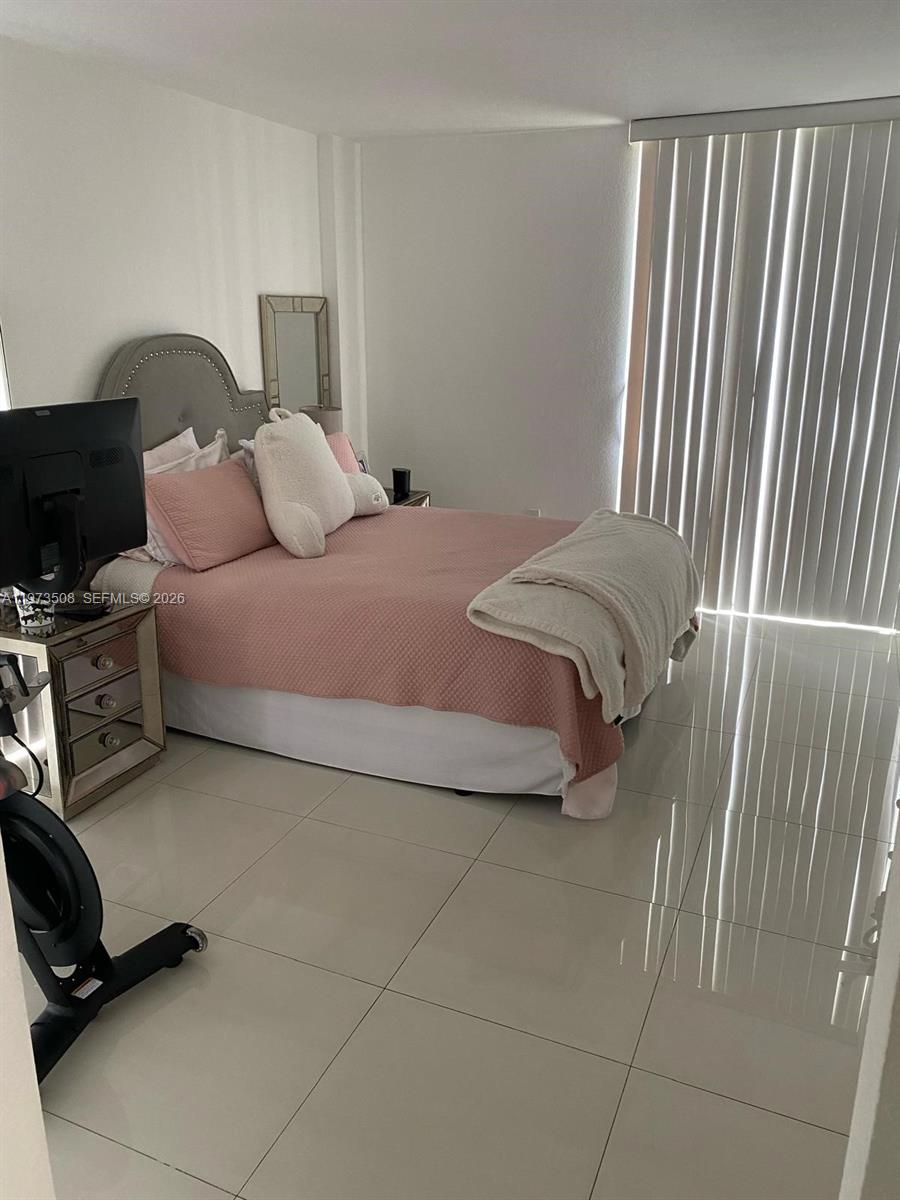 3731 N Country Club Dr #1124, Aventura FL 33180