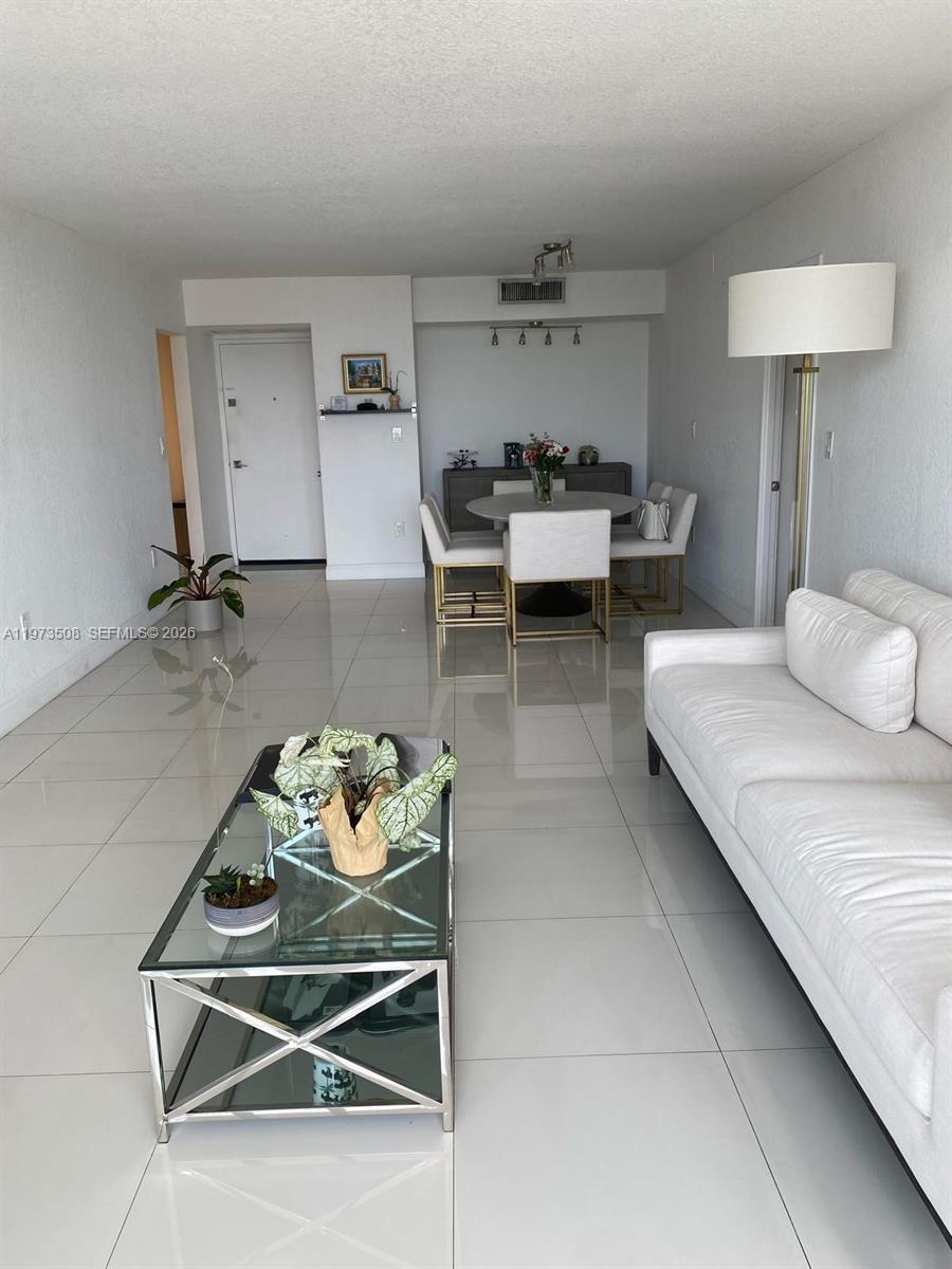 3731 N Country Club Dr #1124, Aventura FL 33180