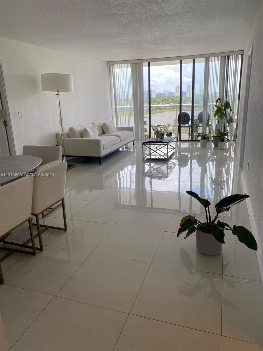 3731 N Country Club Dr #1124, Aventura FL 33180