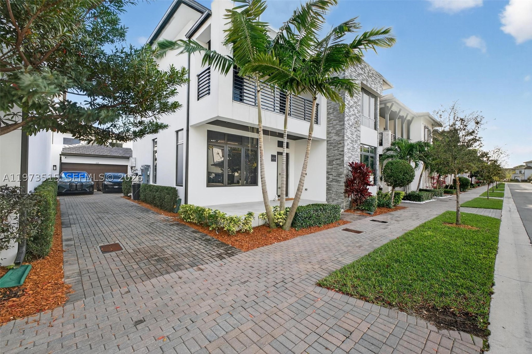 8126 NW 48th Ter, Doral FL 33166