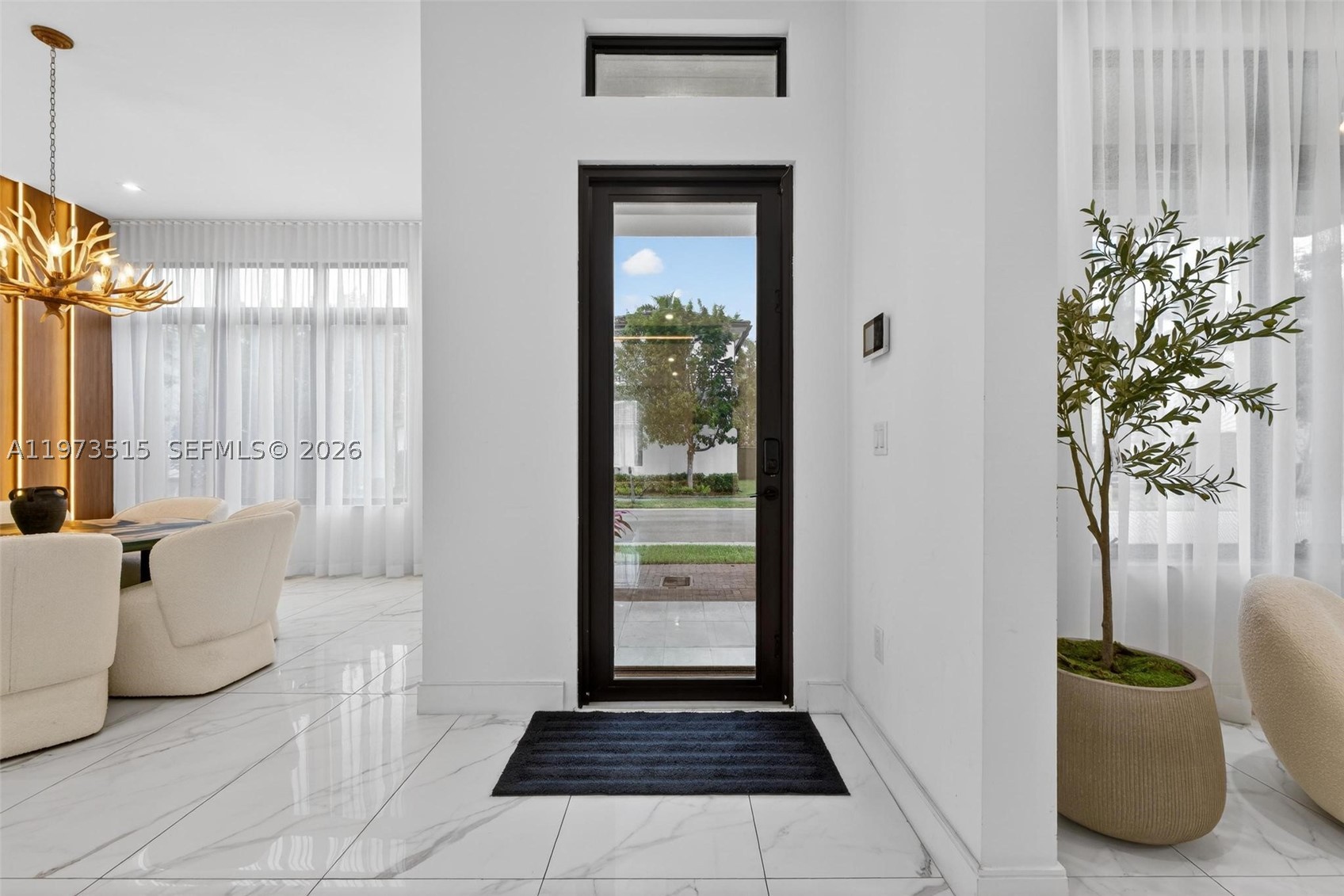 8126 NW 48th Ter, Doral FL 33166