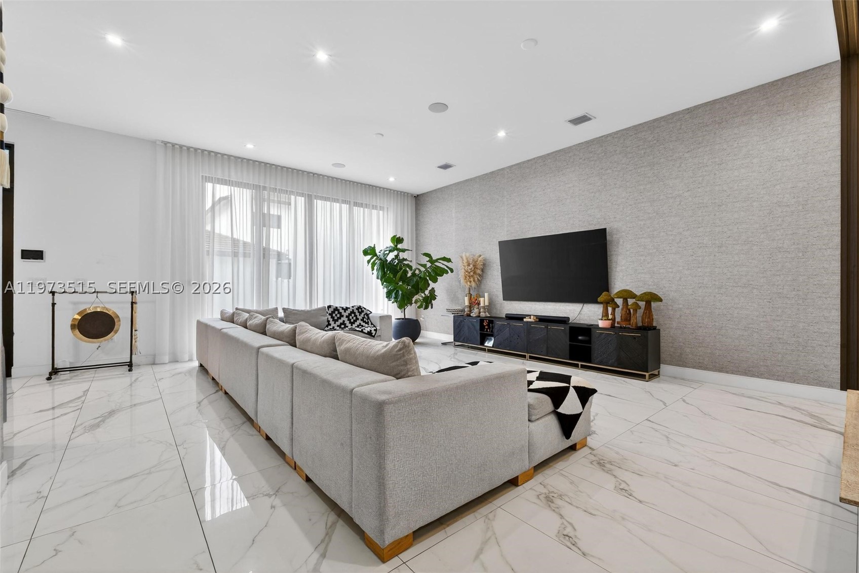 8126 NW 48th Ter, Doral FL 33166