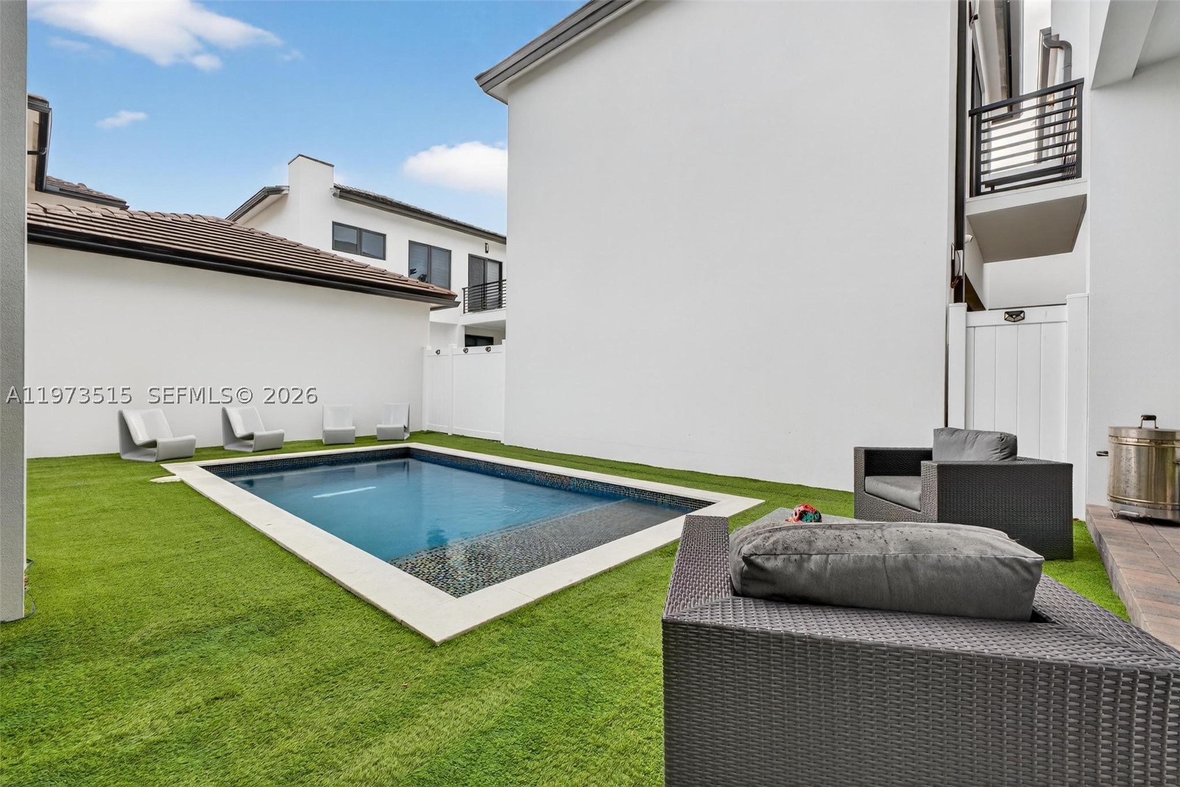 8126 NW 48th Ter, Doral FL 33166