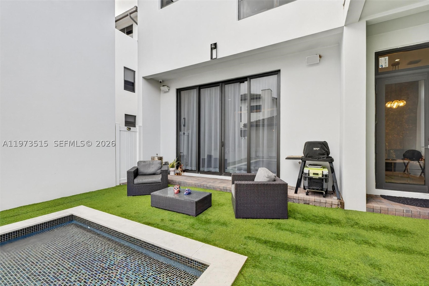 8126 NW 48th Ter, Doral FL 33166