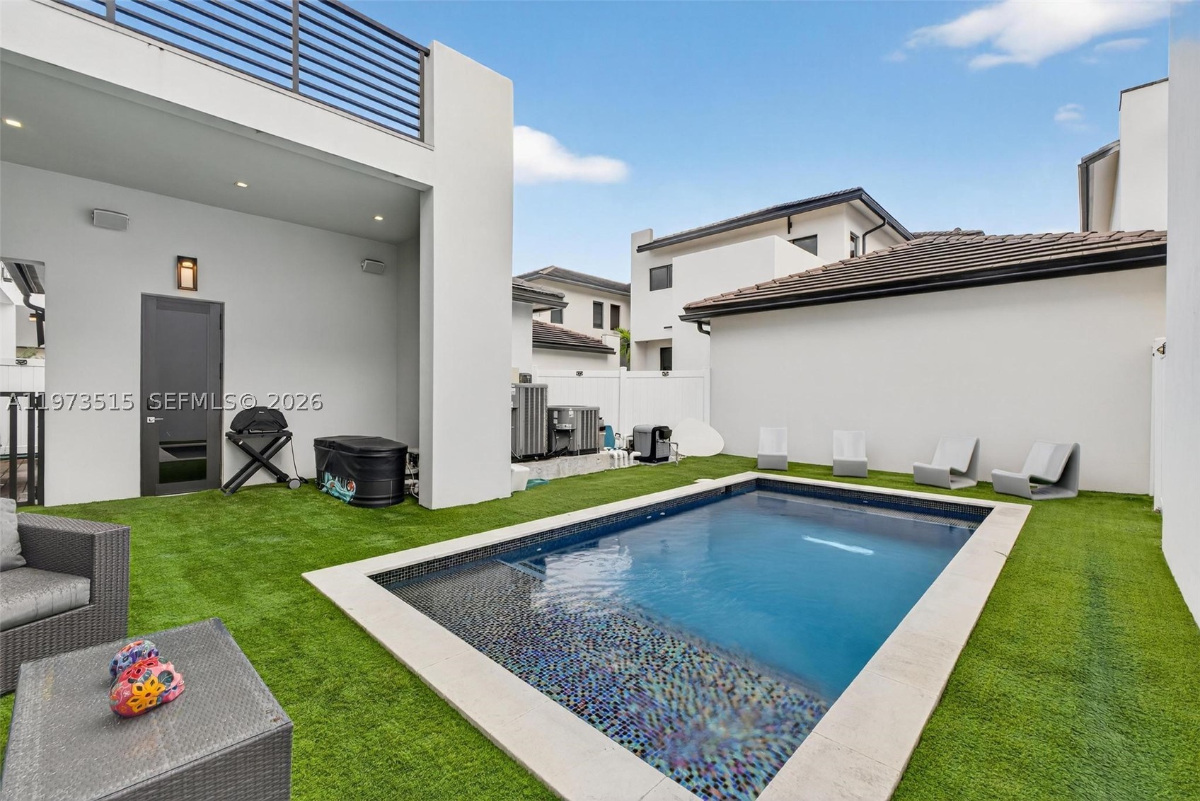 8126 NW 48th Ter, Doral FL 33166