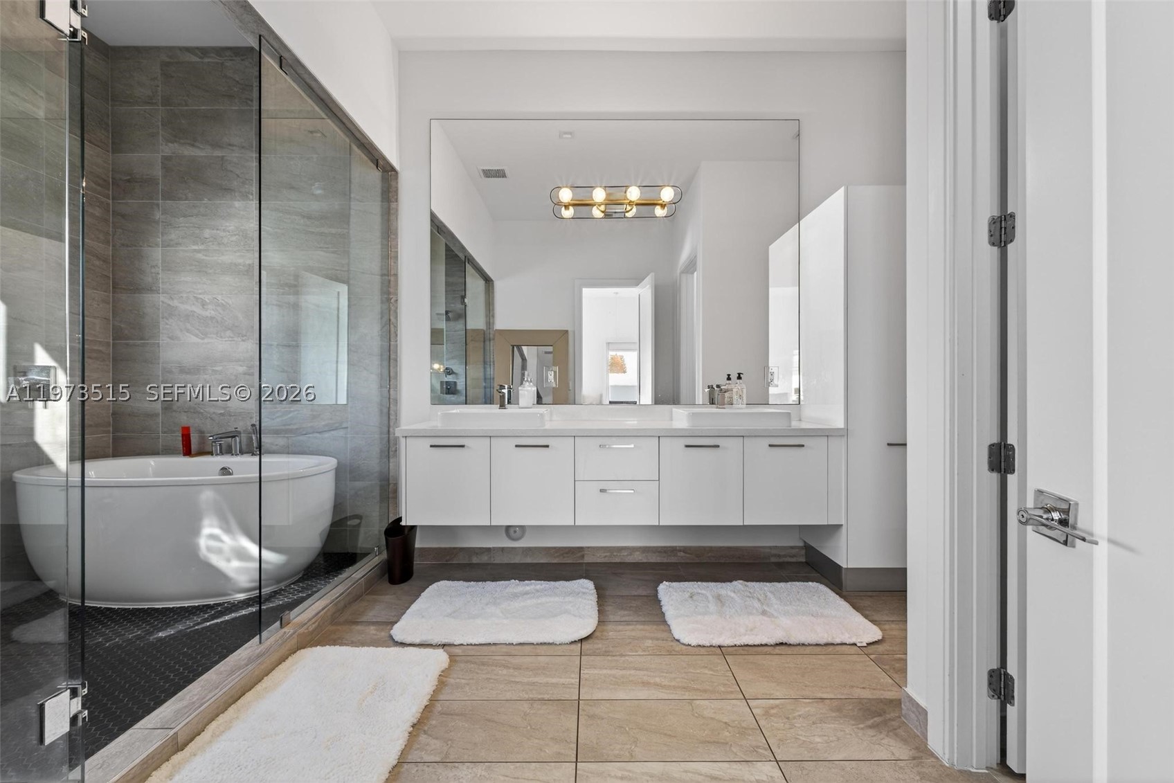 8126 NW 48th Ter, Doral FL 33166