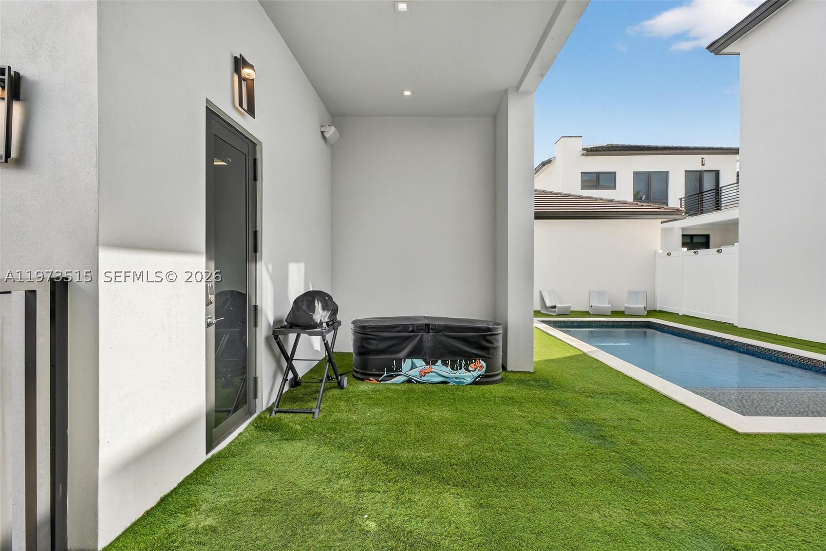 8126 NW 48th Ter, Doral FL 33166
