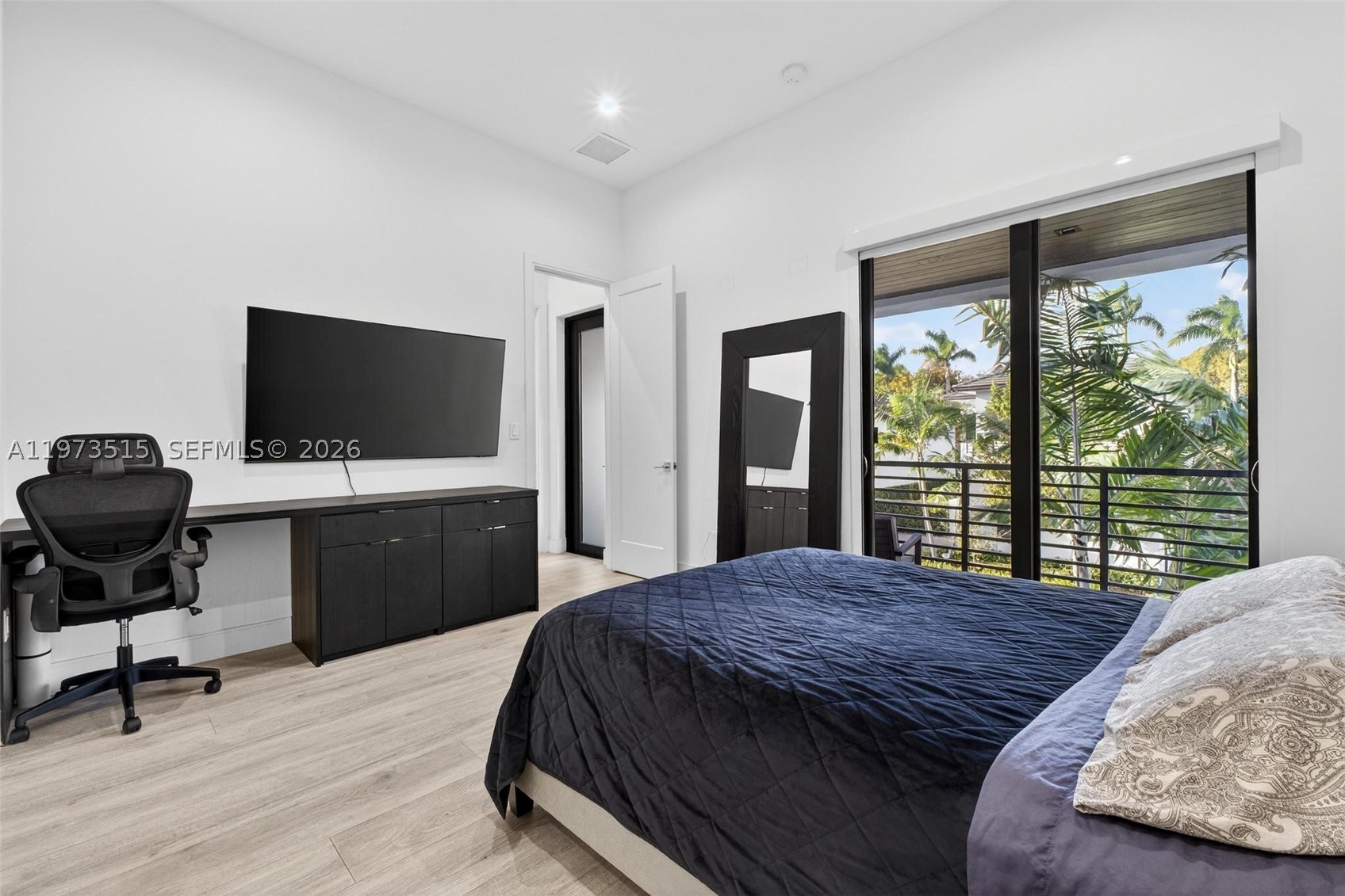 8126 NW 48th Ter, Doral FL 33166
