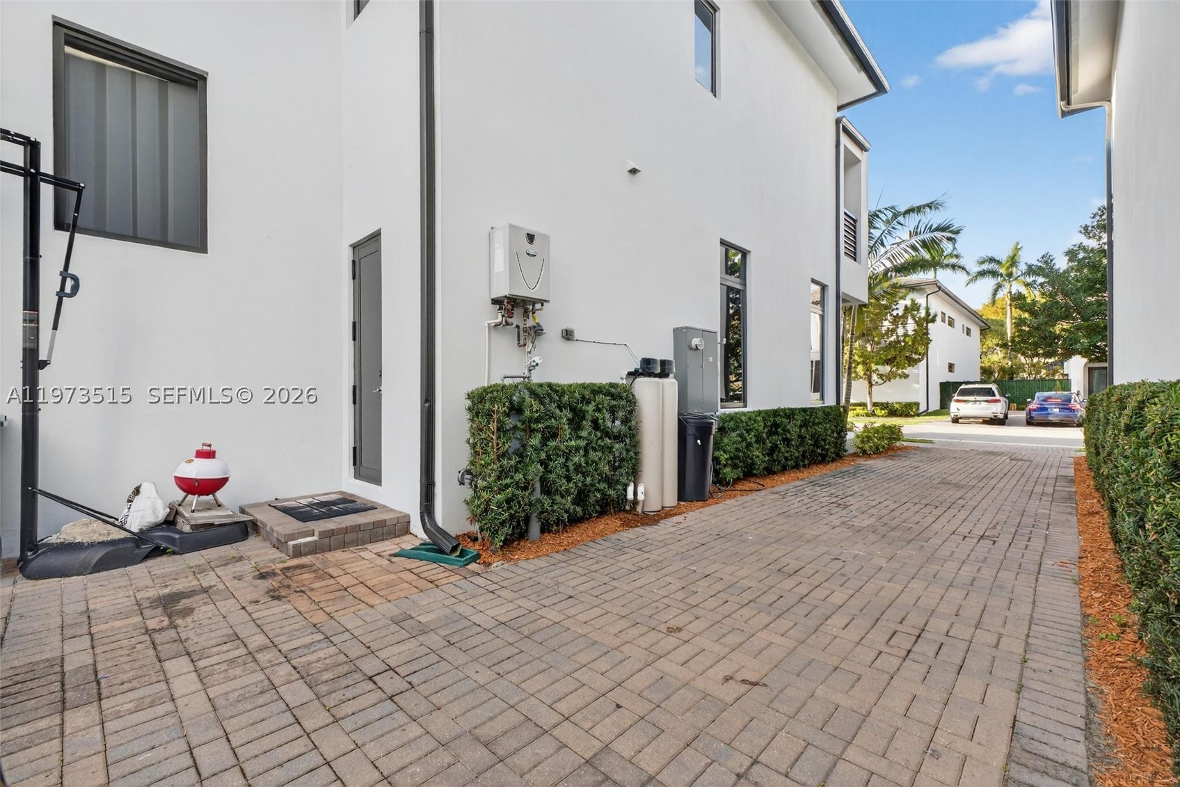 8126 NW 48th Ter, Doral FL 33166