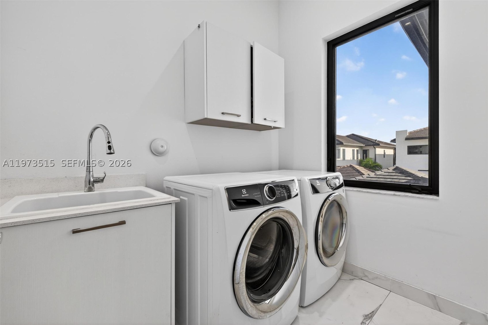 8126 NW 48th Ter, Doral FL 33166