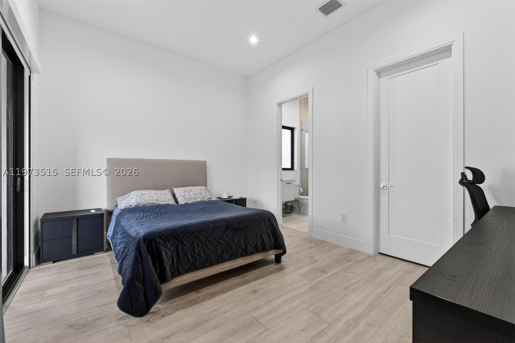 8126 NW 48th Ter, Doral FL 33166