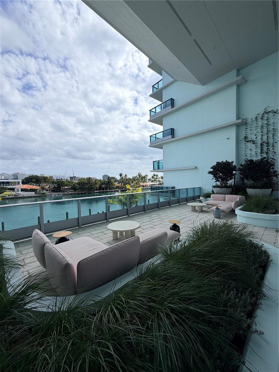 9201 E Bay Harbor Dr #303, Bay Harbor Islands FL 33154