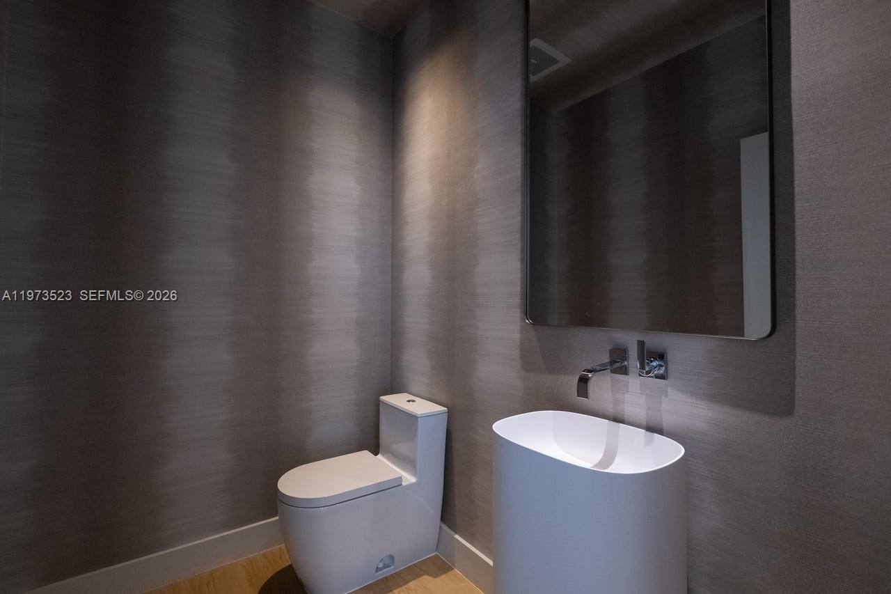 465 Brickell Ave #5701, Miami FL 33131