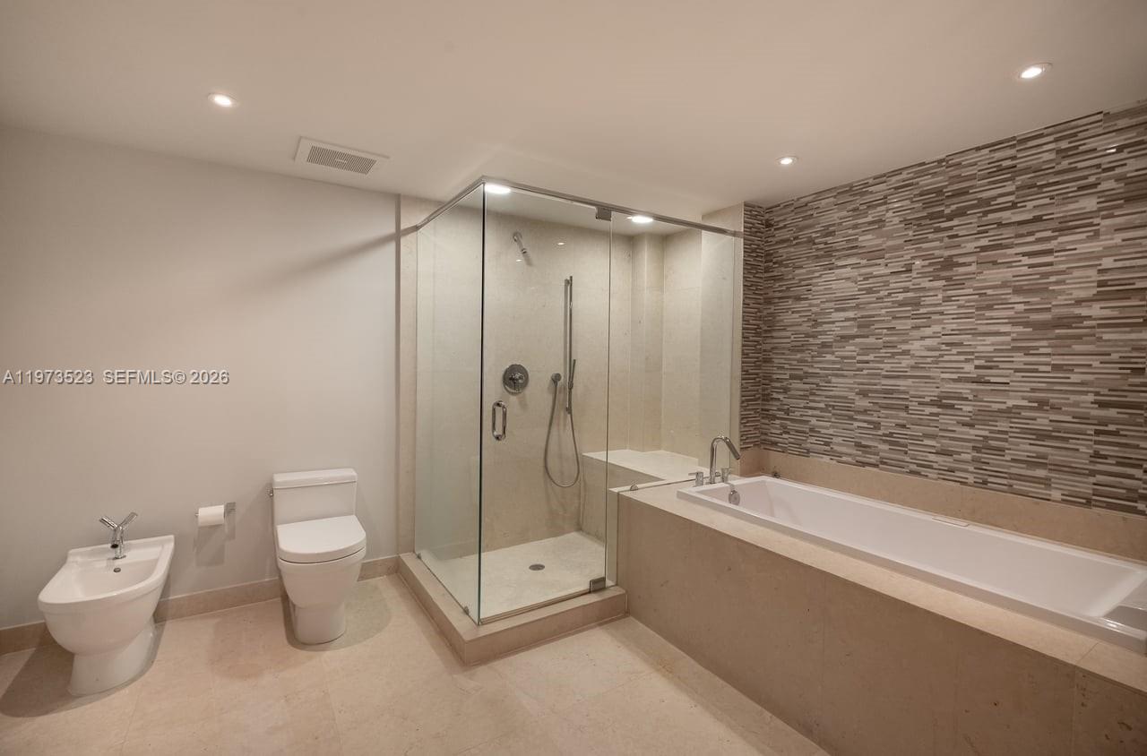 465 Brickell Ave #5701, Miami FL 33131