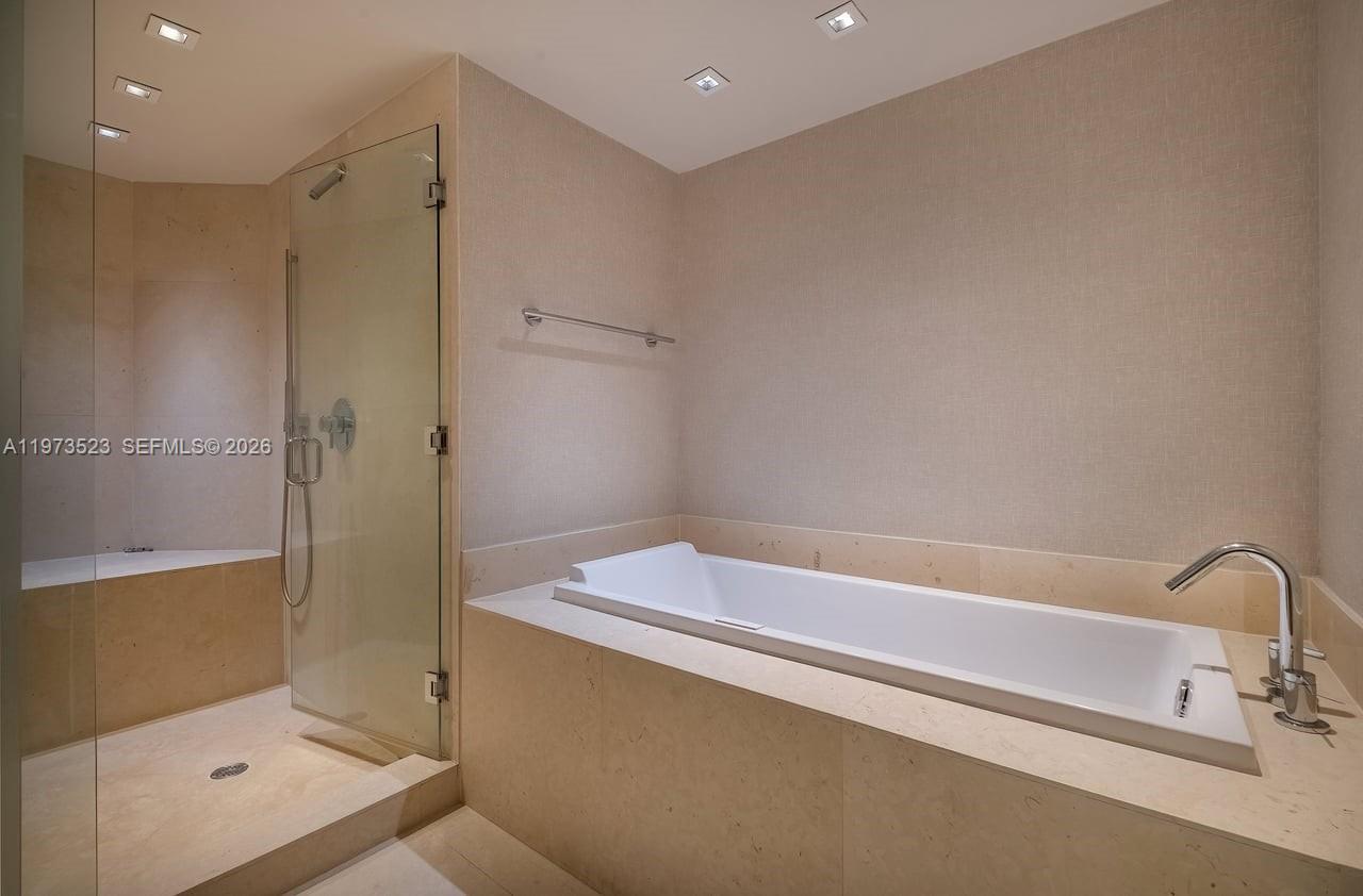 465 Brickell Ave #5701, Miami FL 33131