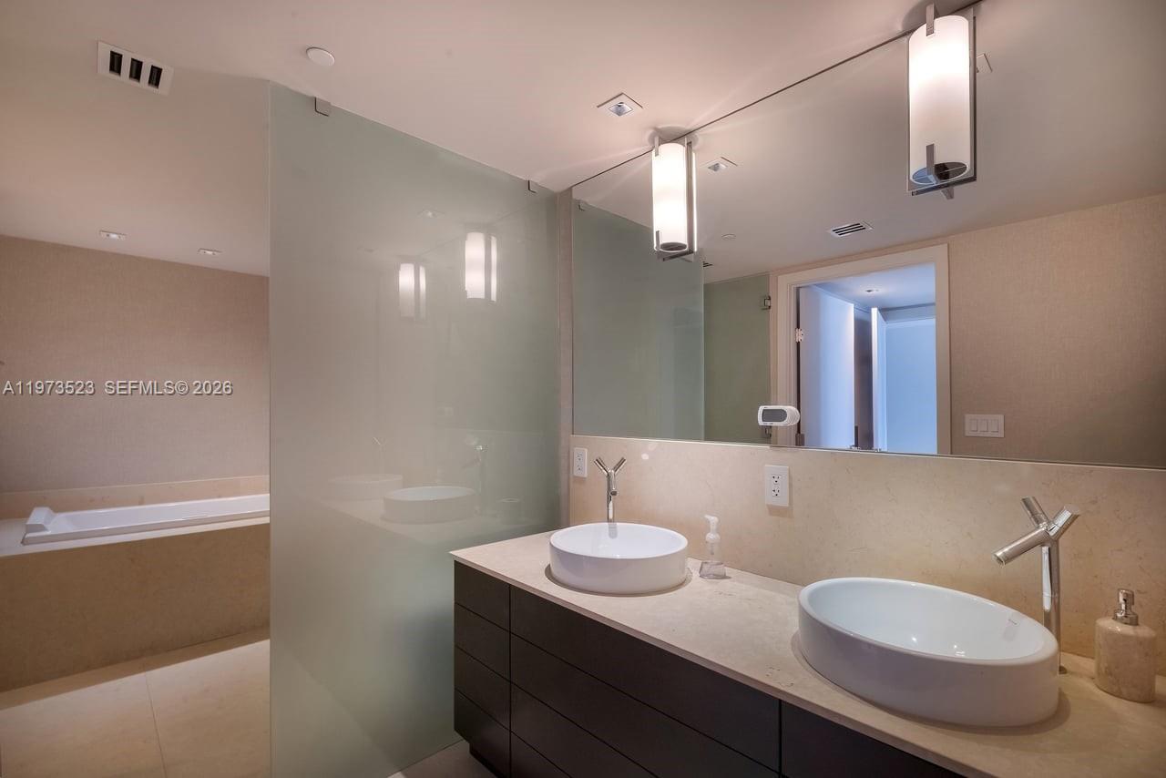465 Brickell Ave #5701, Miami FL 33131