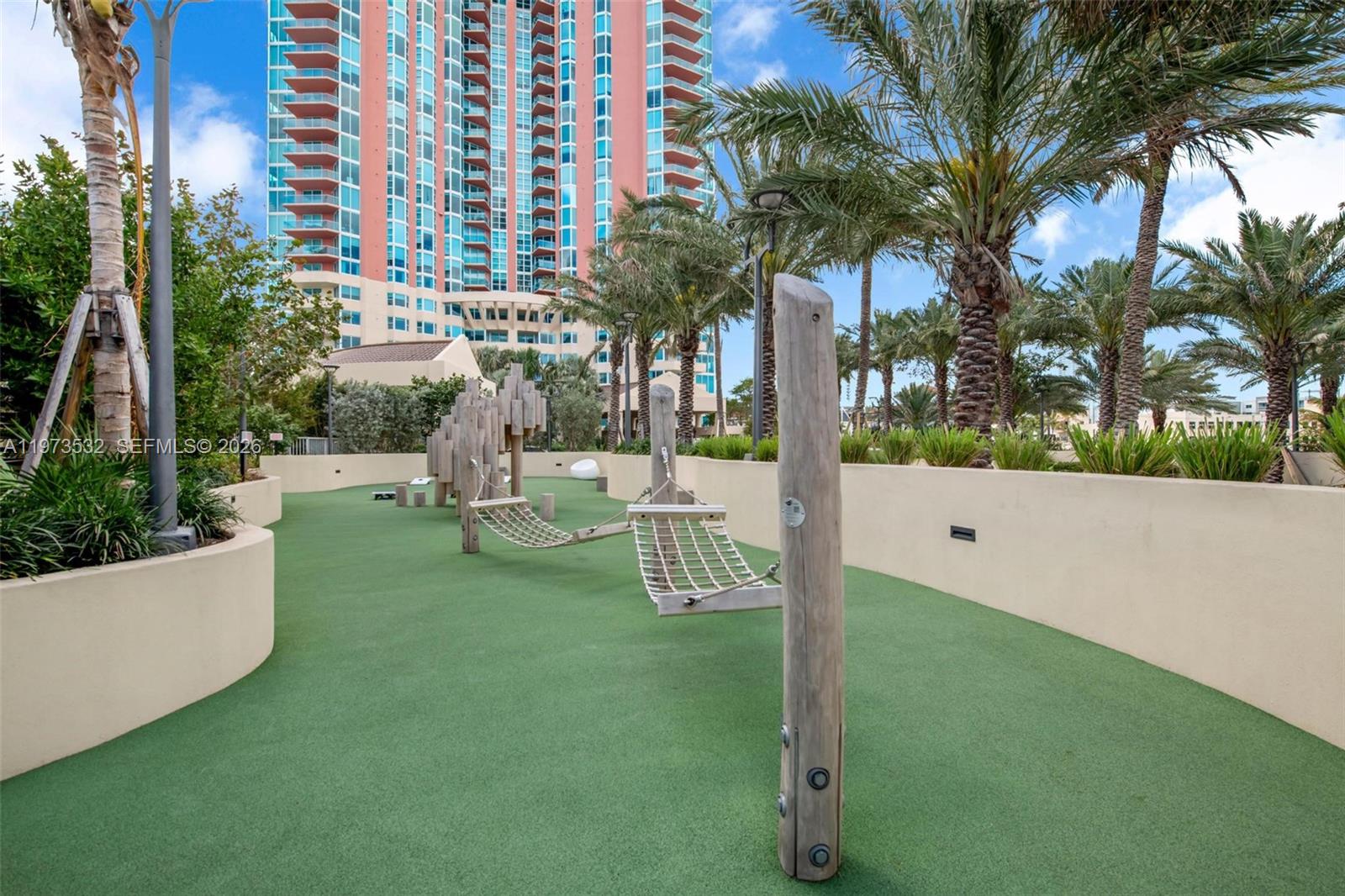 400 S Pointe Dr #1006, Miami Beach FL 33139
