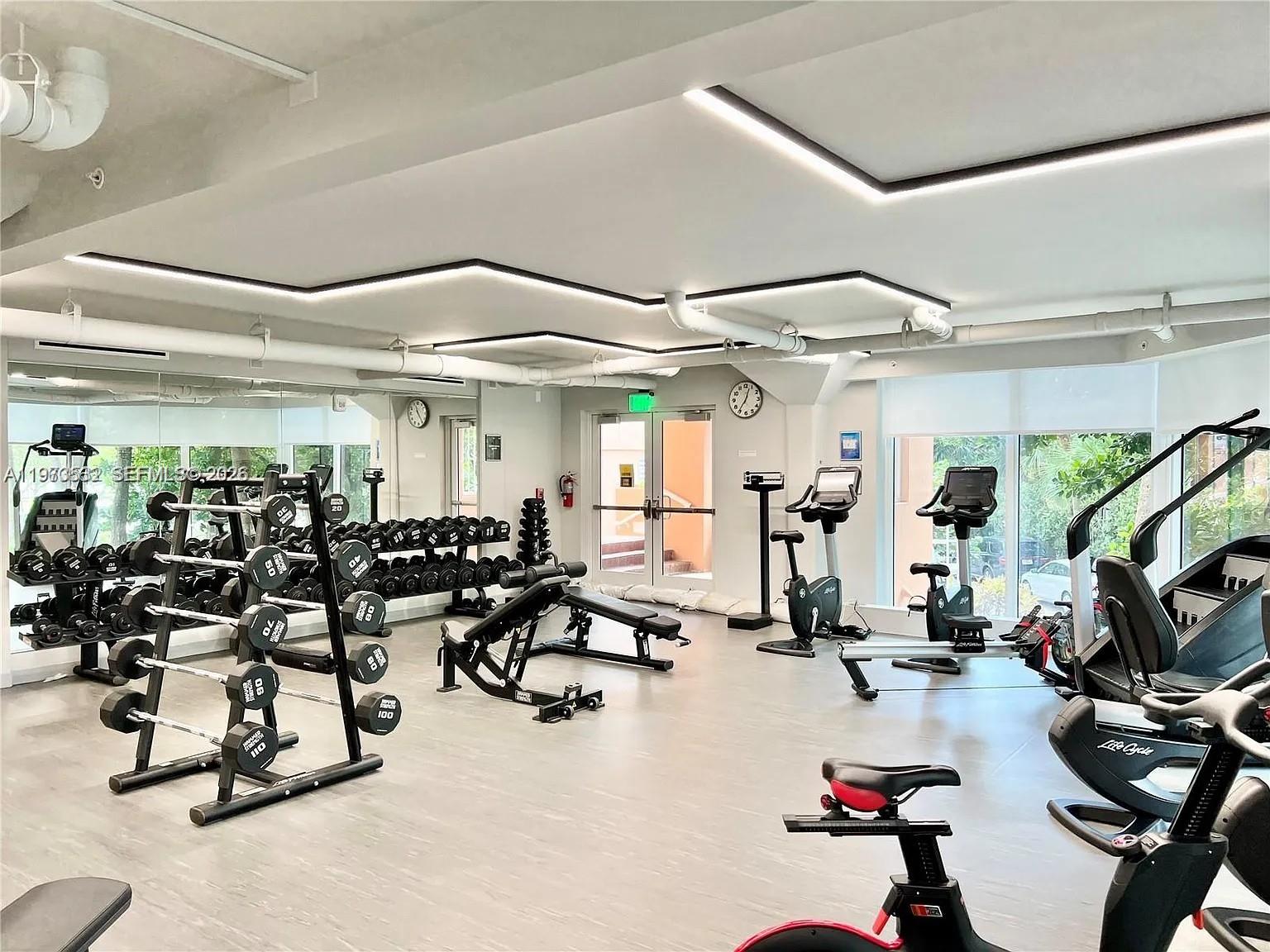 400 S Pointe Dr #1006, Miami Beach FL 33139