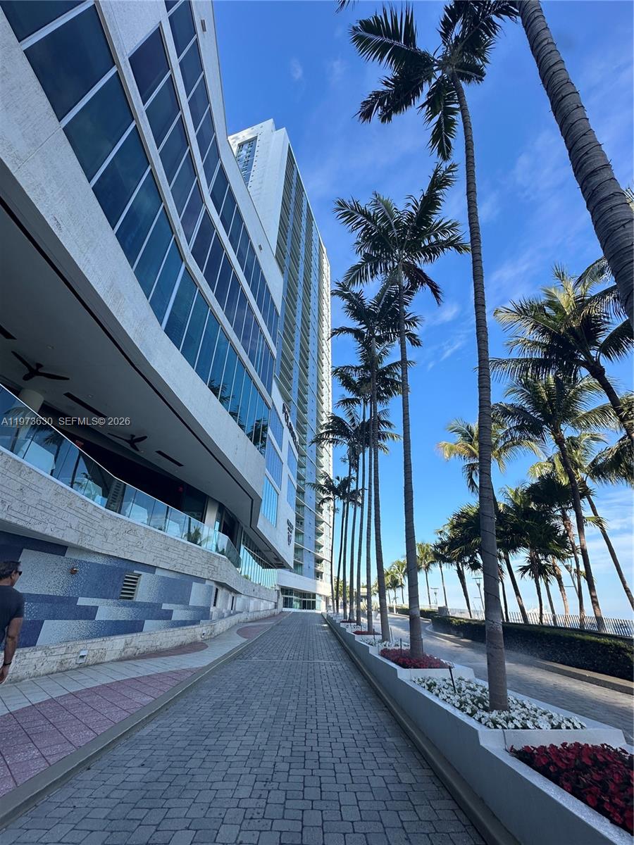 335 S Biscayne Blvd #1002, Miami FL 33131