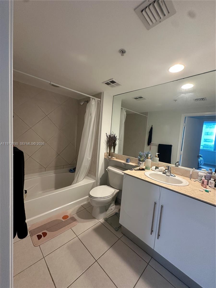 335 S Biscayne Blvd #1002, Miami FL 33131