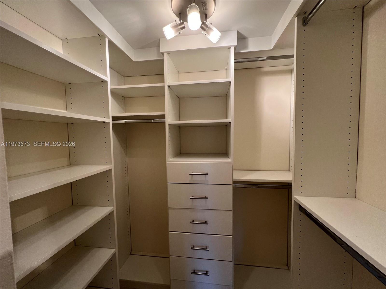 3731 N Country Club Dr #1424, Aventura FL 33180