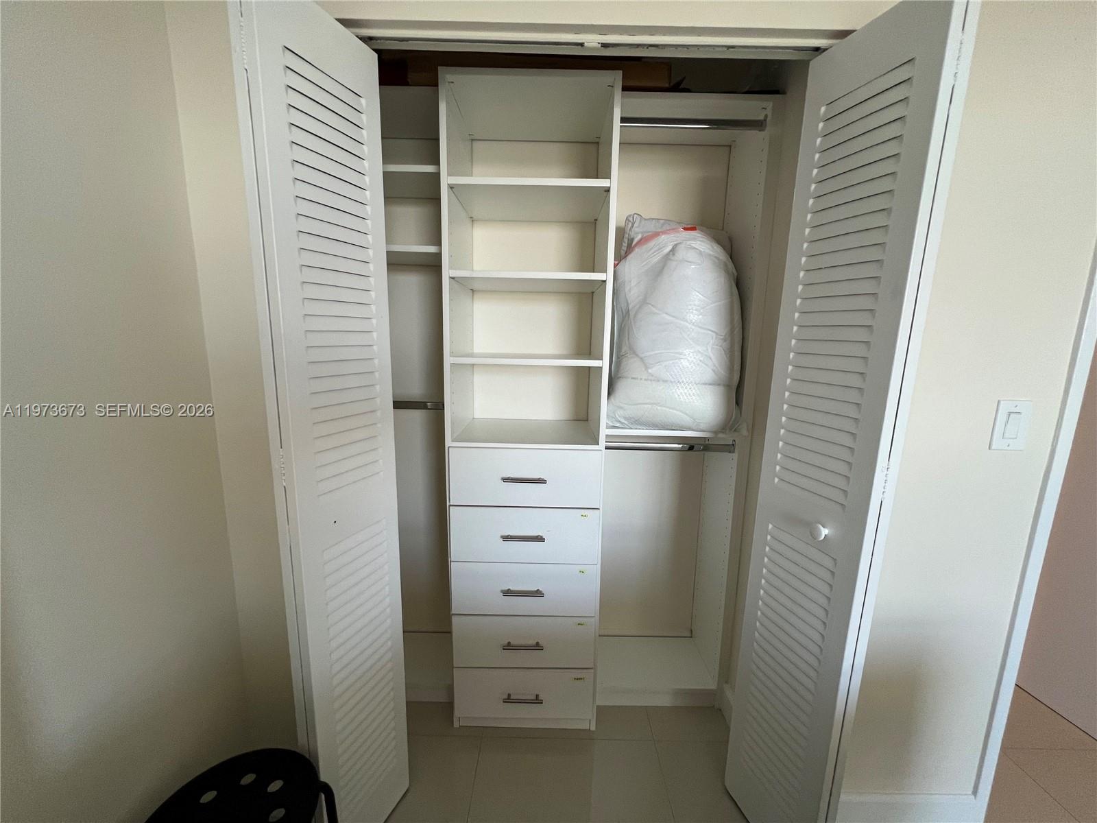 3731 N Country Club Dr #1424, Aventura FL 33180