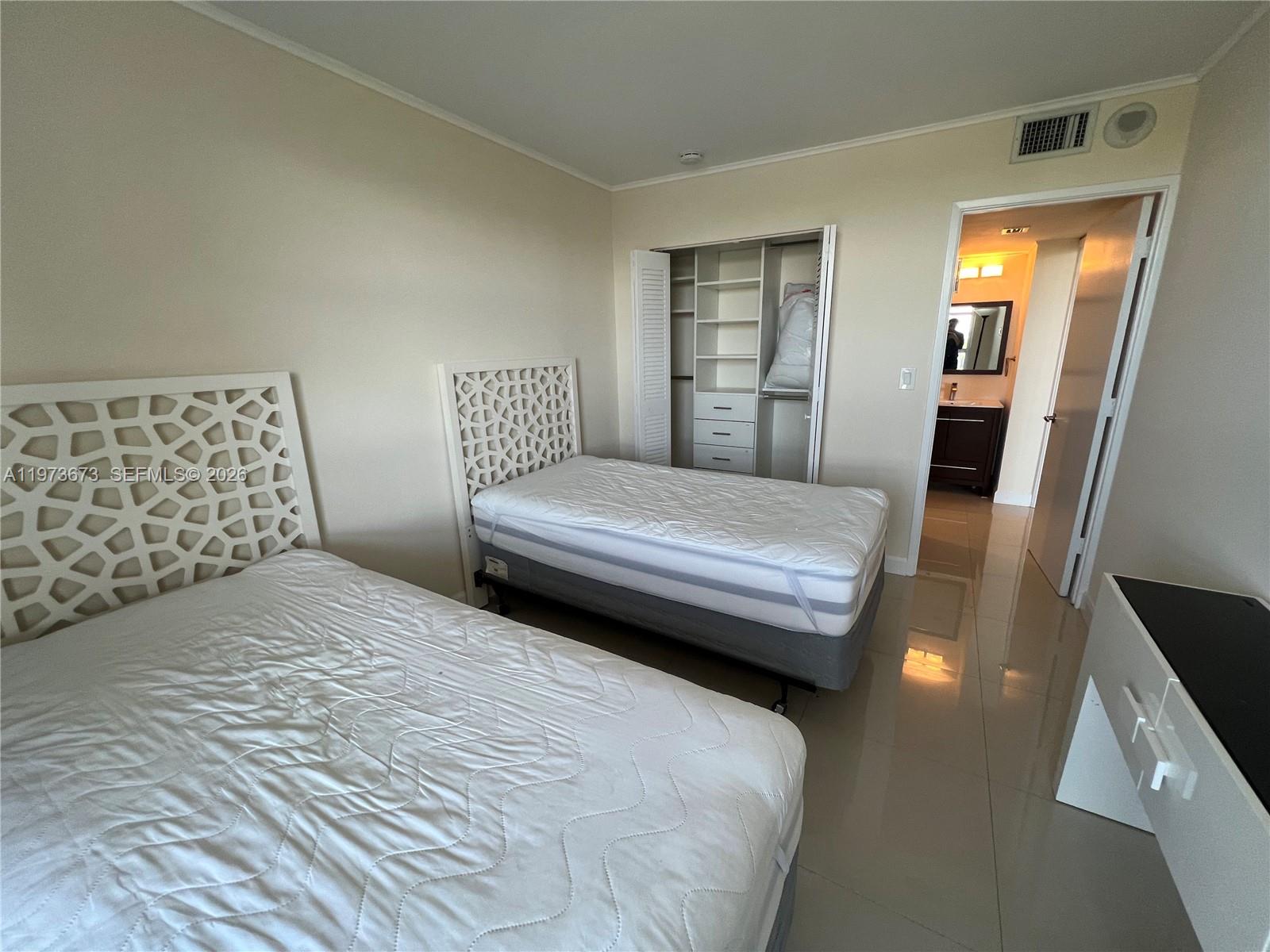 3731 N Country Club Dr #1424, Aventura FL 33180