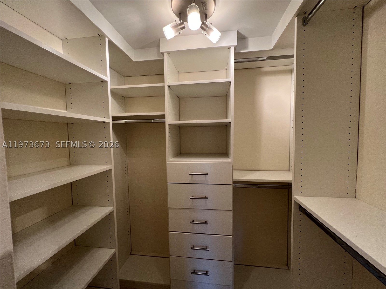 3731 N Country Club Dr #1424, Aventura FL 33180