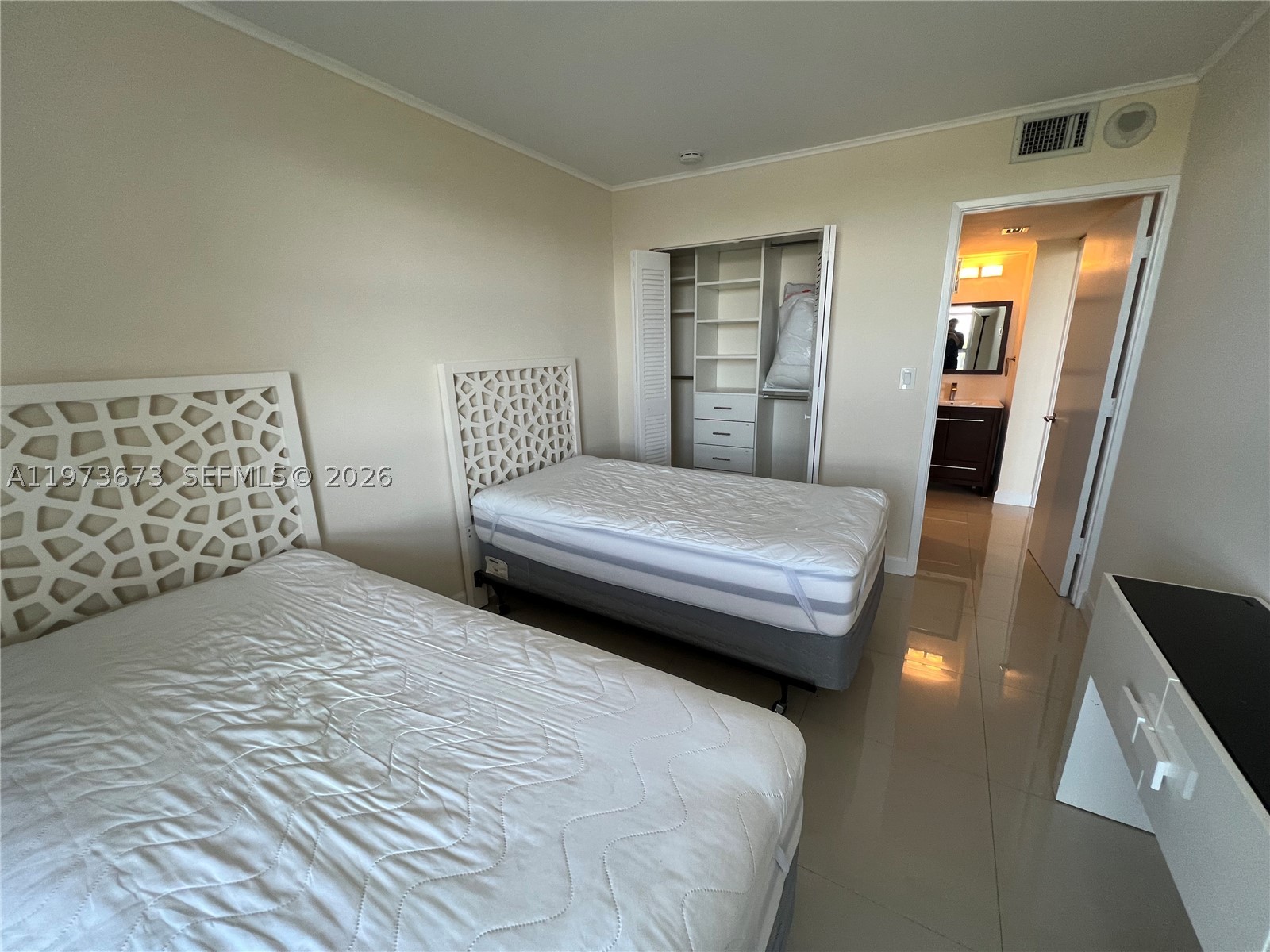 3731 N Country Club Dr #1424, Aventura FL 33180