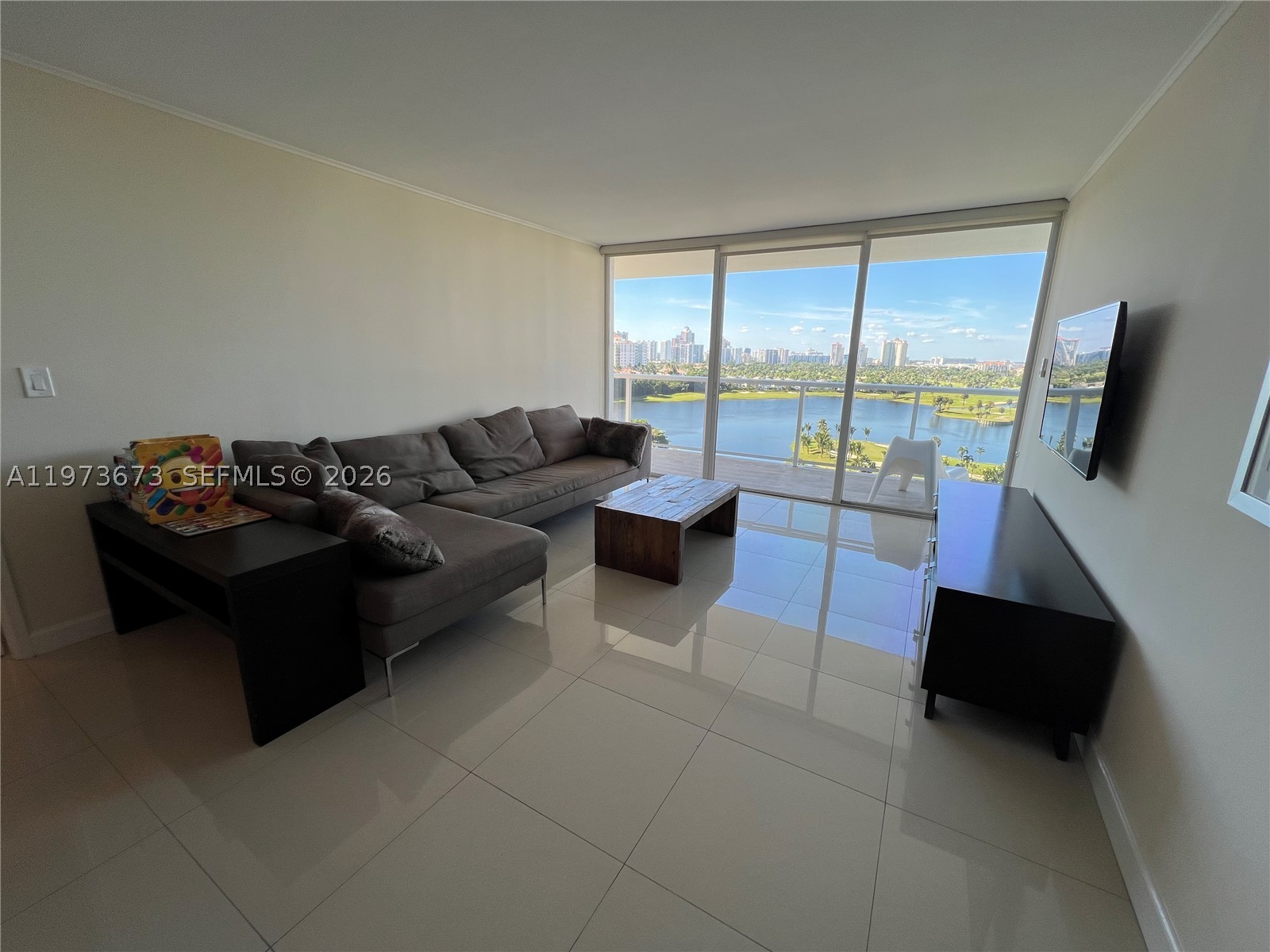3731 N Country Club Dr #1424, Aventura FL 33180