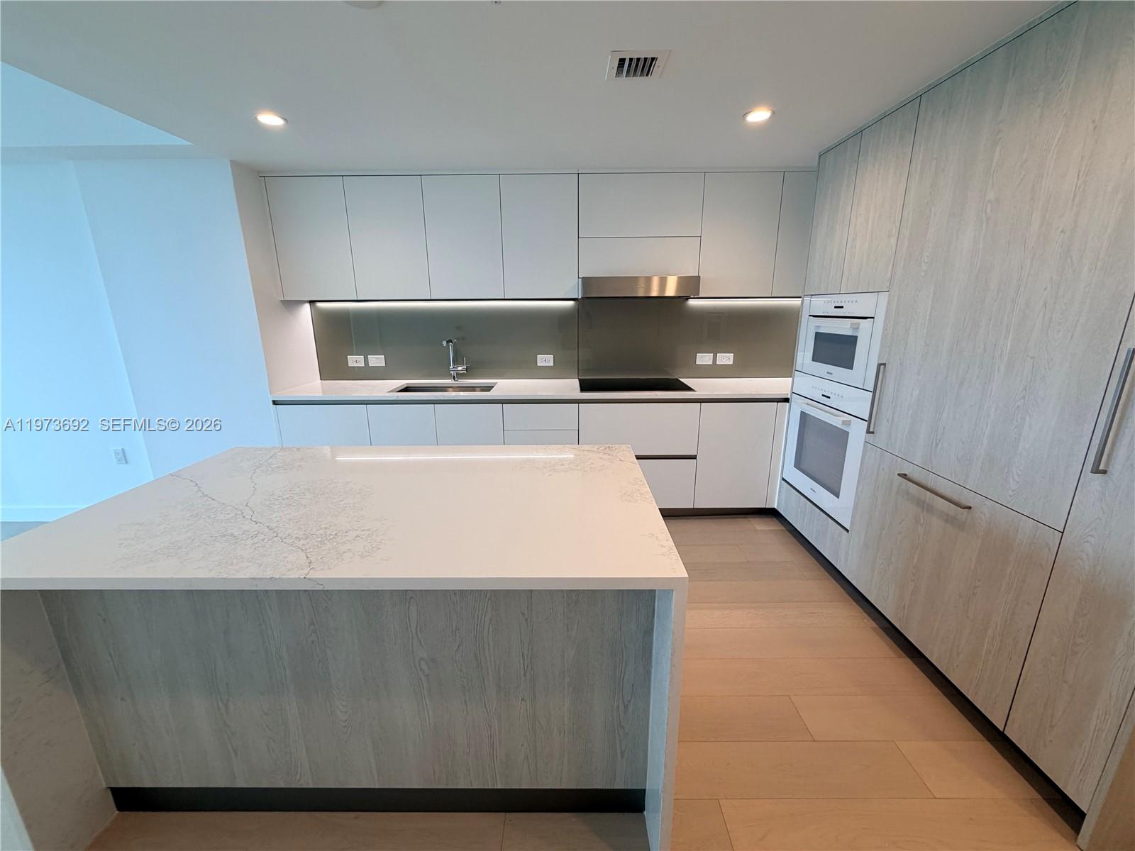 9221 E Bay Harbor Dr #307, Bay Harbor Islands FL 33154