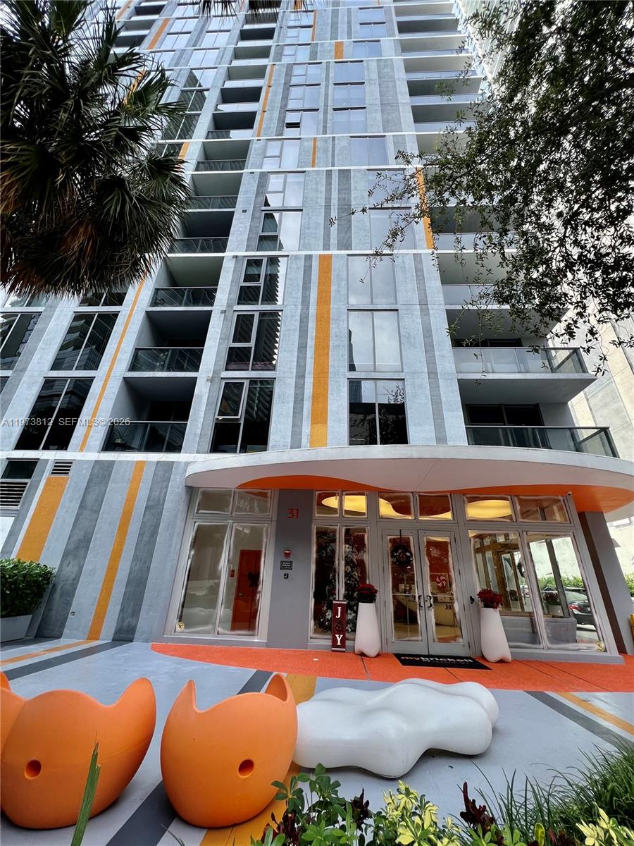 31 SE 6th St #1604, Miami FL 33131