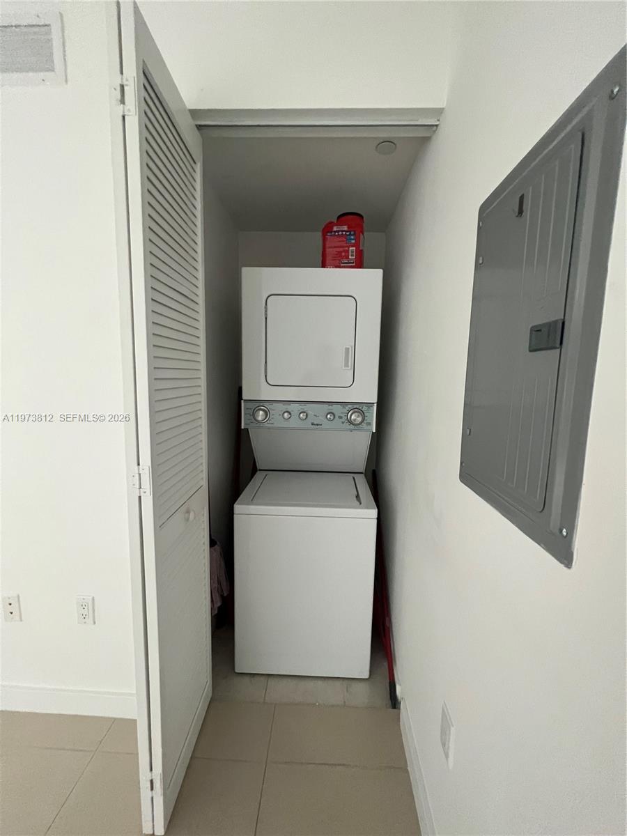 31 SE 6th St #1604, Miami FL 33131