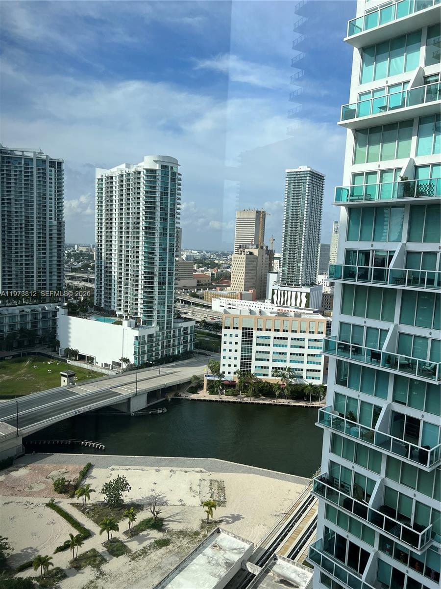 31 SE 6th St #1604, Miami FL 33131