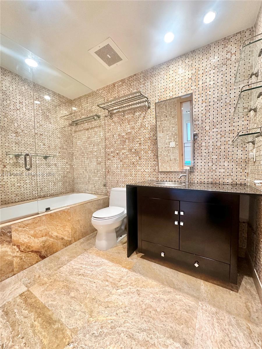 1060 Brickell Ave #201, Miami FL 33131