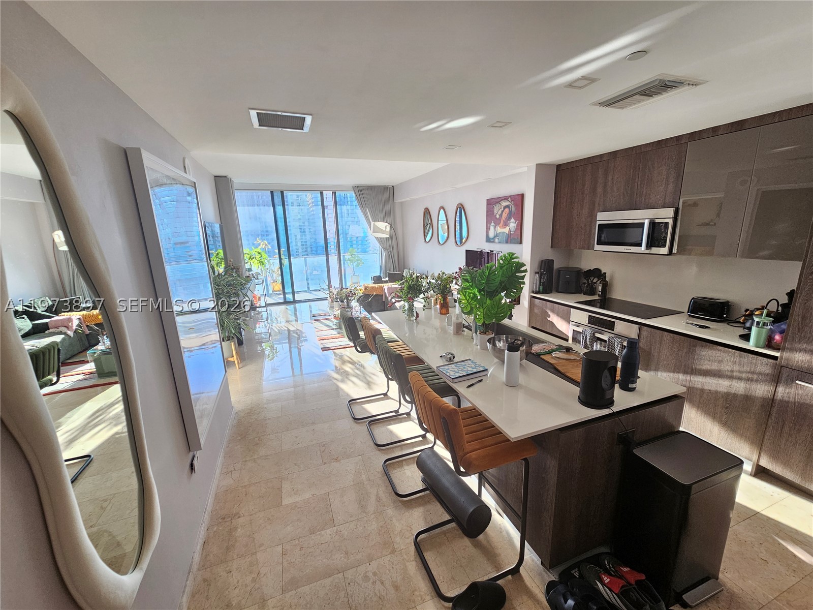 68 SE 6th St #1806, Miami FL 33131