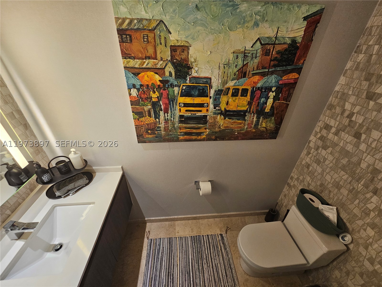 68 SE 6th St #1806, Miami FL 33131